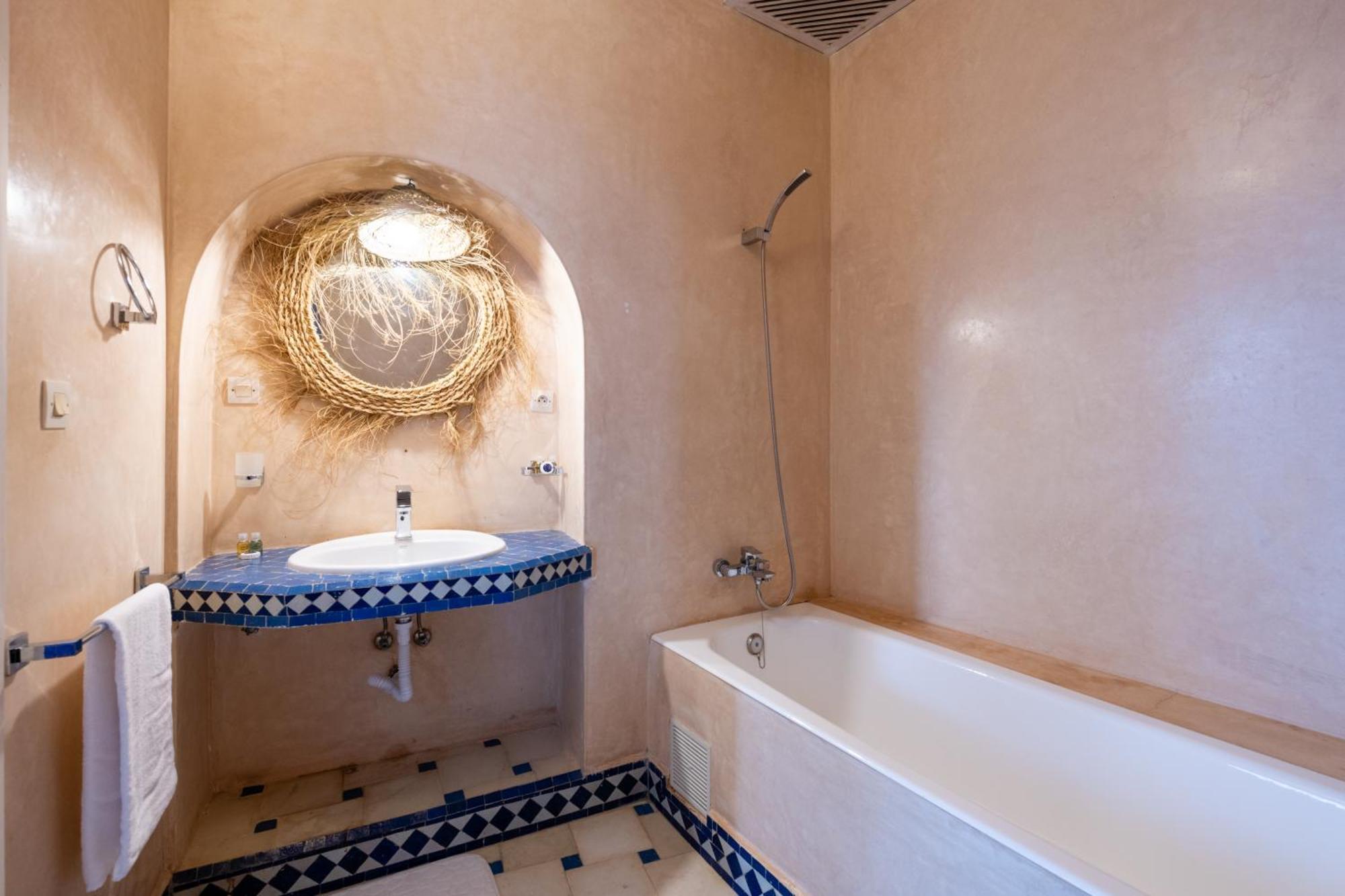 Riad Asilah 32 Экстерьер фото